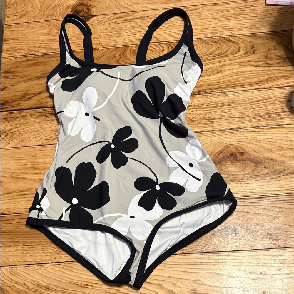 Anne Cole Black and White Floral One PieceNWT - Picture 2 of 7